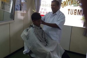 Barber shop di teluk intan, Malaysia